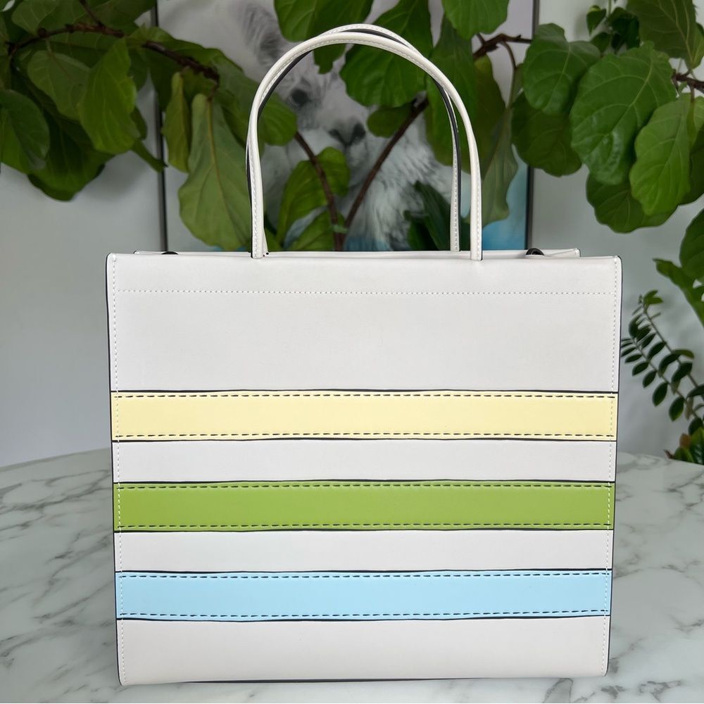 NWT Coach Cashin Carry 32 Trompe L’oeil C9724 Spring 2022 Runway Collection - Picture 3 of 16